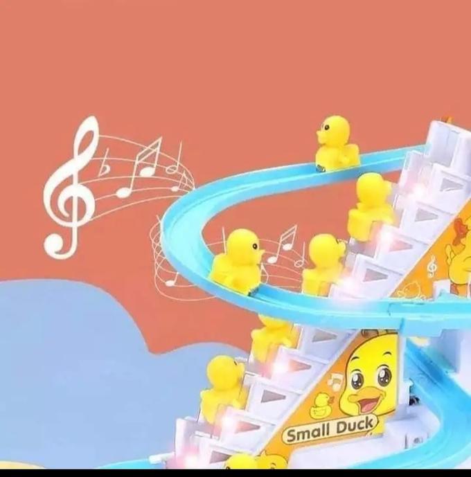 🚨لعبة سباق البط 🐤🐥اللطيف مع الموسيقى🎶 و الأضواء